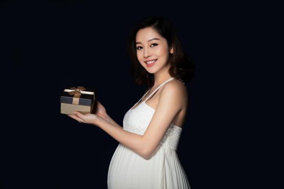 Mang thai lần 4, Hoa hậu Jennifer Phạm vẫn xinh đẹp rạng ngời ở tháng thứ 6 thai kỳ-1